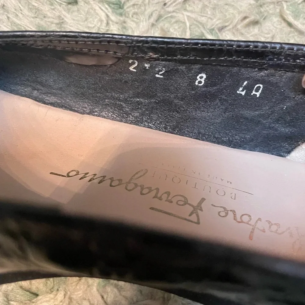 SALVATORE FERRAGAMO VINTAGE CROCODILE LEATHER FLATS